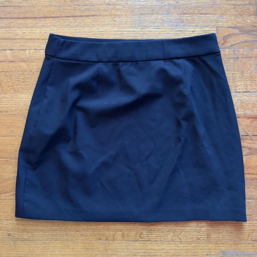 Rachel Zoe Mini Skirt Cocktail Party Black Career Wear with Slit Size 6‎